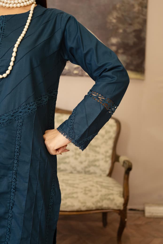 Teal Blue Khaddar 3Pc Suit & Elegant Lace Detailing, Trouser with Organza Dupatta - Silk Rang