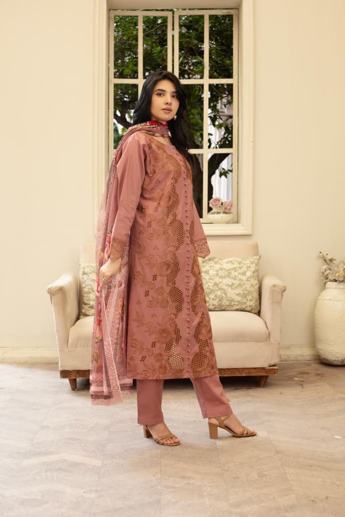 Peach Khaddar 3Pc Suit wih Chickenkari Cutwork Embroidery & Floral Printed Dupatta - Silk Rang