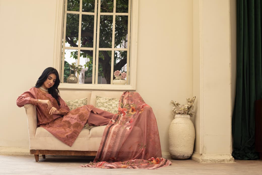 Peach Khaddar 3Pc Suit wih Chickenkari Cutwork Embroidery & Floral Printed Dupatta - Silk Rang