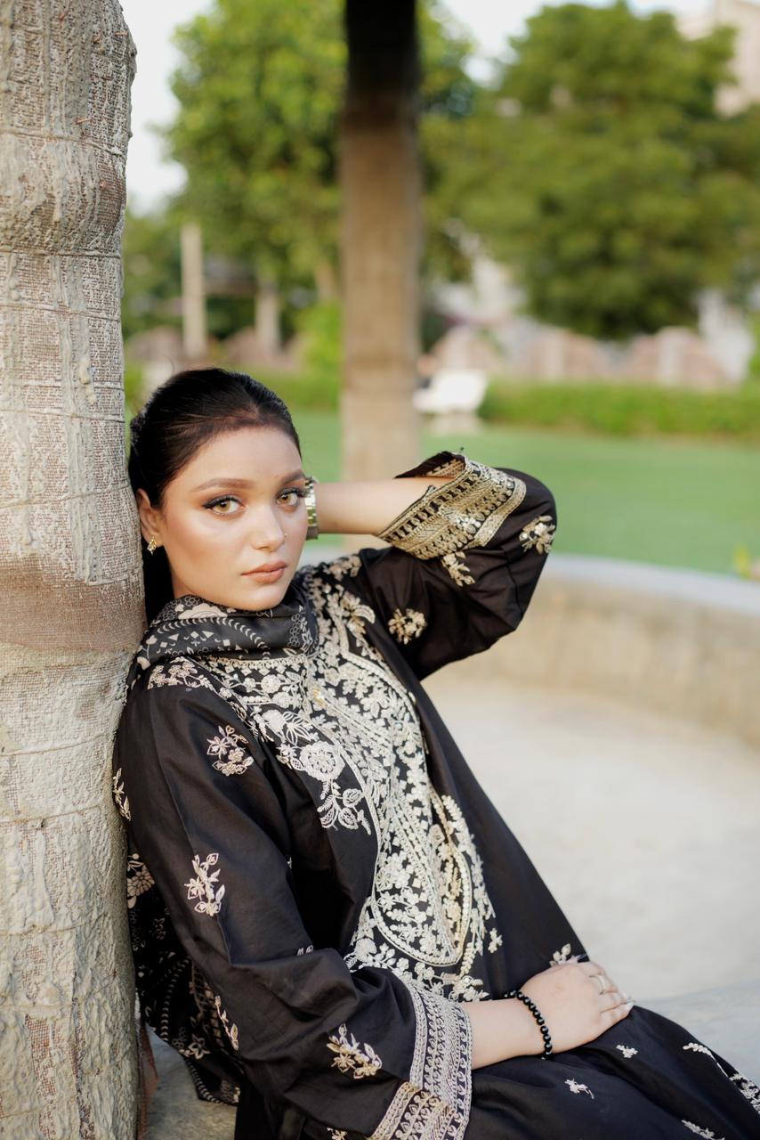 Black & Beige Embroidered 3Pc Cambric Suit with Loose Fit Trouse & Manaar Dupatta - Silk Rang